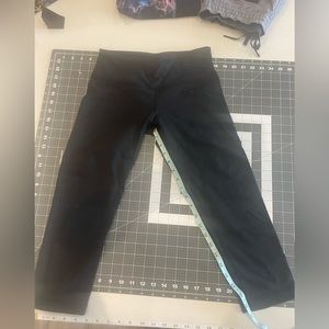 Lululemon like new leggings black and dark blue reversible size 6